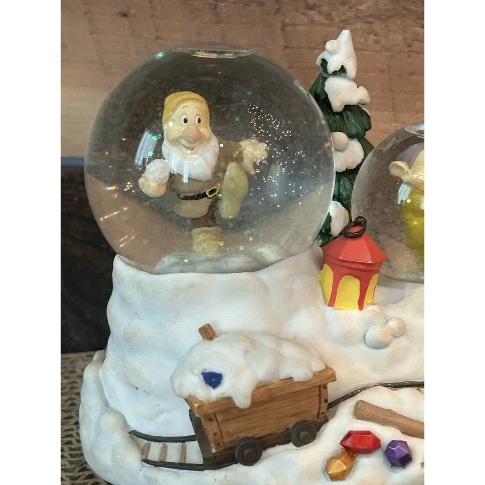 Enesco Disney Princess Snow White‎ Snow Globe Musical 